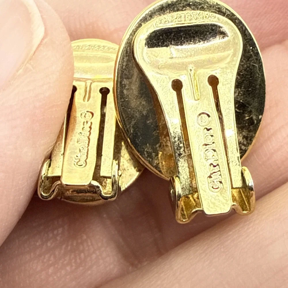 Vtg‎ Christian Dior Gold Tone Black Glass Cabachon Clip On Earrings .75